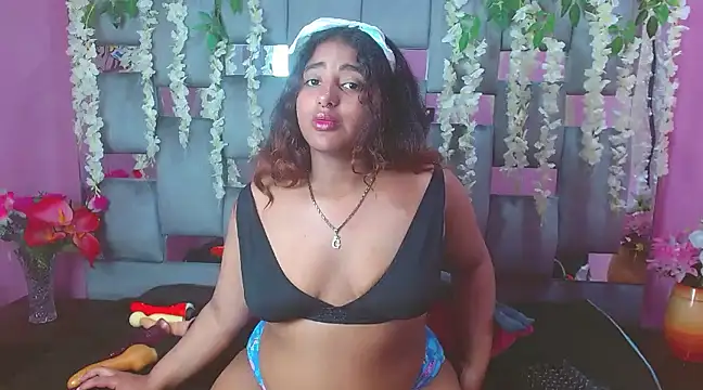 Snapshot of Sofia_Hernandez_ chatting on December 7, 2024, 6:48 pm Sofia Hernandez online show from December 7, 2024, 6:48 pm