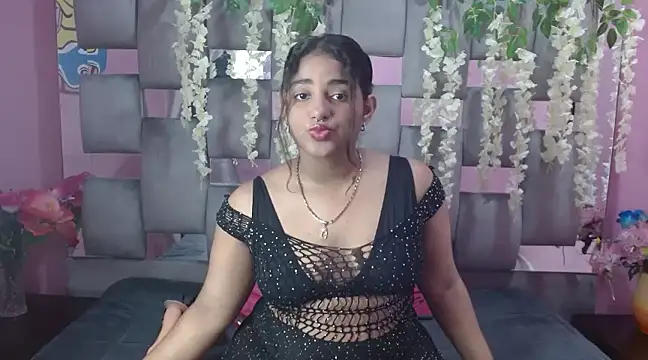 Snapshot of Sofia_Hernandez_ chatting on December 14, 2024, 7:14 pm Sofia Hernandez online show from December 14, 2024, 7:14 pm