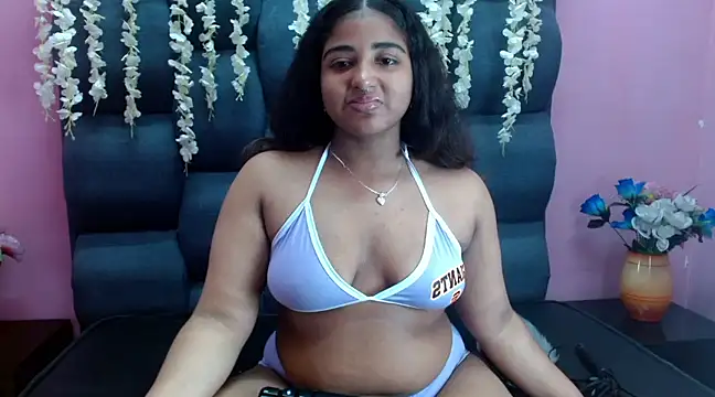 Snapshot of Sofia_Hernandez_ chatting on February 12, 2025, 2:24 am Sofia Hernandez online show from February 12, 2025, 2:24 am