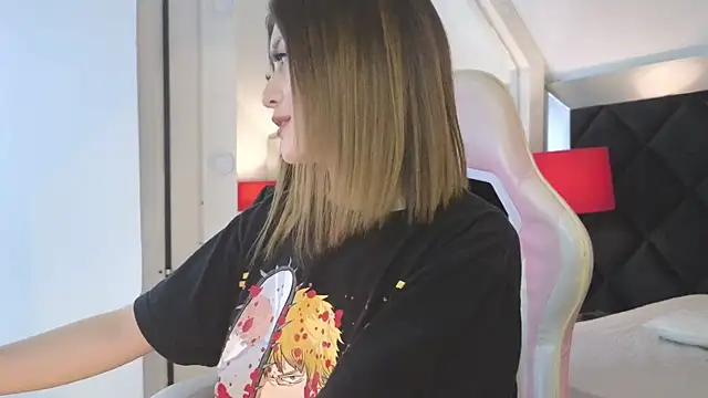 Snapshot of Angela_Torres_ chatting on October 13, 2025, 3:34 pm Angela Torres online show from October 13, 2025, 3:34 pm