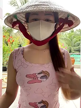 BabyThree  online show from November 12, 2025, 8:15 am