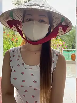 BabyThree  online show from November 13, 2025, 8:24 am