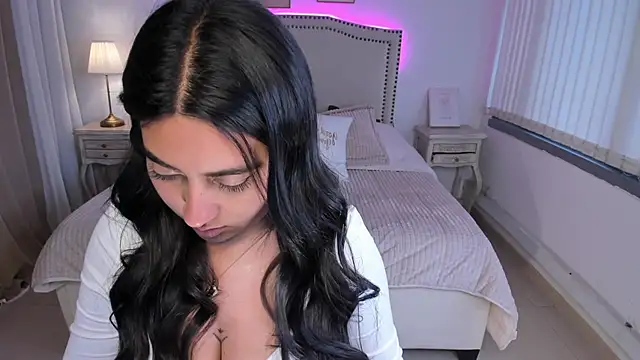 Snapshot of serenna_se chatting on March 4, 2025, 8:16 pm serenna se online show from March 4, 2025, 8:16 pm