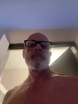 NOLAKINKYTYOP22 online show from May 14, 2026, 1:18 pm