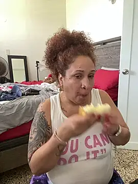 ladycreamypr2 online show from March 3, 2026, 4:35 pm