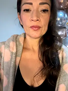 Snapshot of Yulia_sx chatting on October 4, 2025, 9:35 pm Yulia sx online show from October 4, 2025, 9:35 pm