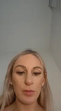 Snapshot of Liana_Lou chatting on January 19, 2025, 1:44 pm Liana Lou online show from January 19, 2025, 1:44 pm