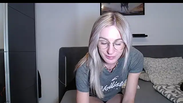 Snapshot of Liana_Lou chatting on March 6, 2026, 7:10 pm Liana Lou online show from March 6, 2026, 7:10 pm