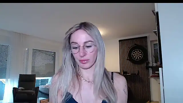 Snapshot of Liana_Lou chatting on March 8, 2026, 7:45 am Liana Lou online show from March 8, 2026, 7:45 am