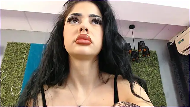 Snapshot of MolyStone chatting on December 28, 2024, 6:06 am MolyStone online show from December 28, 2024, 6:06 am