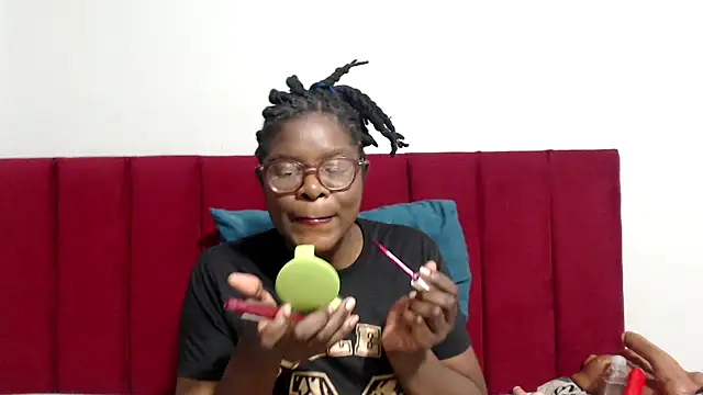 Mochabae online show from October 10, 2025, 4:06 pm