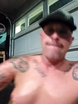 Snapshot of LongandEasy77 chatting on November 15, 2025, 8:33 am LongandEasy77 online show from November 15, 2025, 8:33 am