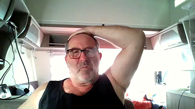 Snapshot of gillou1234 chatting on July 27, 2026, 5:20 pm gillou1234 online show from July 27, 2026, 5:20 pm