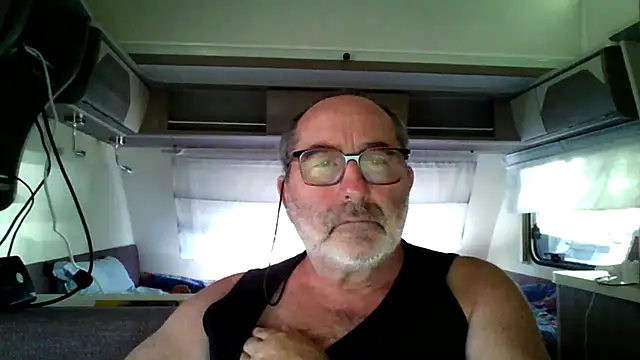 Snapshot of gillou1234 chatting on July 28, 2026, 2:57 pm gillou1234 online show from July 28, 2026, 2:57 pm