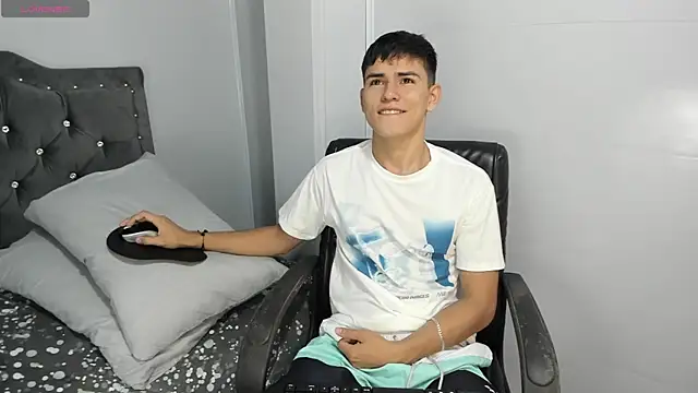 Snapshot of Jacobb_Lee chatting on December 31, 2024, 2:14 pm Jacobb Lee online show from December 31, 2024, 2:14 pm