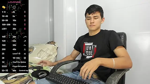 Snapshot of Jacobb_Lee chatting on January 25, 2025, 7:28 pm Jacobb Lee online show from January 25, 2025, 7:28 pm