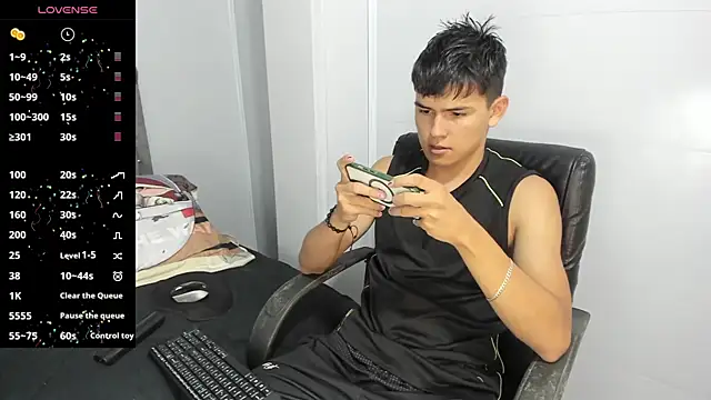 Snapshot of Jacobb_Lee chatting on February 20, 2025, 9:20 pm Jacobb Lee online show from February 20, 2025, 9:20 pm