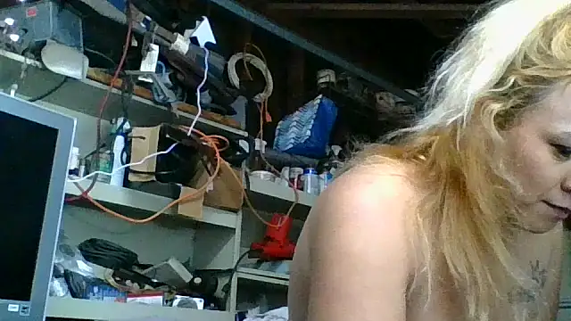 Snapshot of allissonw13 chatting on November 6, 2025, 11:44 am allissonw13 online show from November 6, 2025, 11:44 am