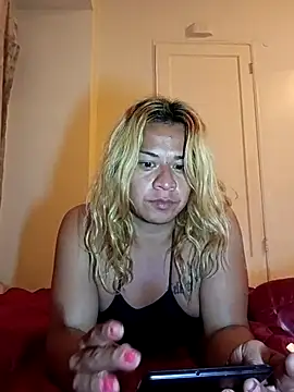 allissonw13 online show from April 23, 2026, 12:12 am