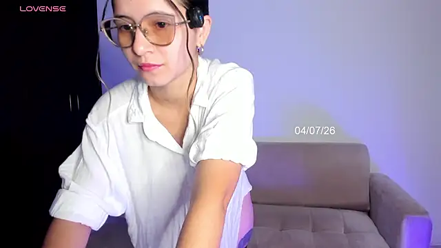 Lilacutte  online show from July 4, 2026, 9:48 am