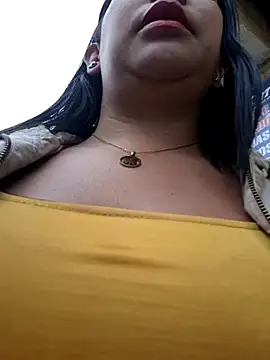 Snapshot of Bella_keny chatting on January 24, 2025, 5:32 pm Bella keny online show from January 24, 2025, 5:32 pm