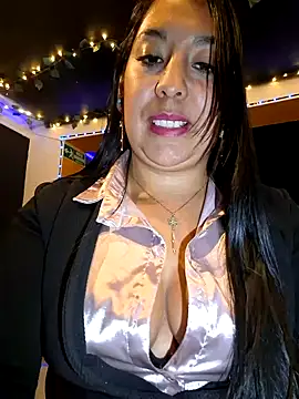 Snapshot of Bella_keny chatting on February 12, 2025, 11:41 pm Bella keny online show from February 12, 2025, 11:41 pm