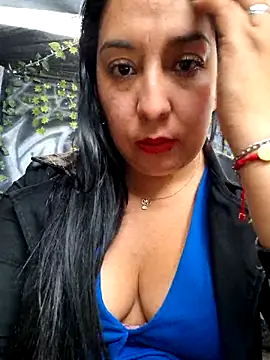 Snapshot of Bella_keny chatting on November 19, 2025, 7:25 pm Bella keny online show from November 19, 2025, 7:25 pm