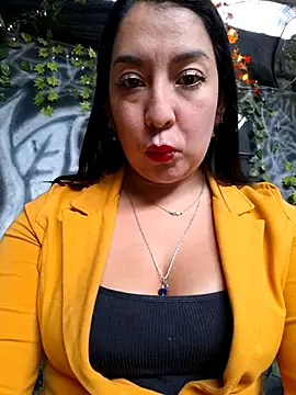 Snapshot of Bella_keny chatting on June 8, 2026, 5:13 pm Bella keny online show from June 8, 2026, 5:13 pm