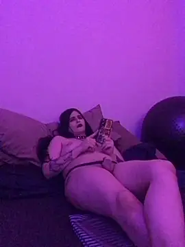 kinkstar5 online show from May 4, 2026, 9:38 am