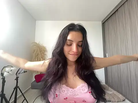 dakota le online show from June 6, 2026, 2:44 pm