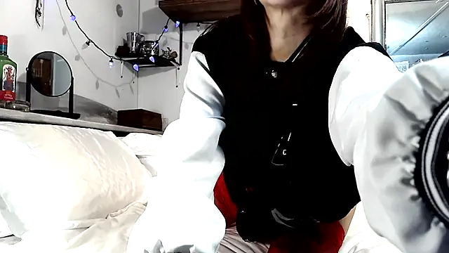 Genevieve143 online show from April 30, 2026, 9:30 pm