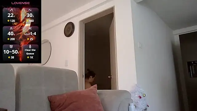 saramartinez1000 online show from December 12, 2024, 3:48 pm