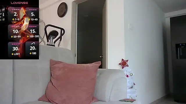 saramartinez1000 online show from December 13, 2024, 7:43 pm