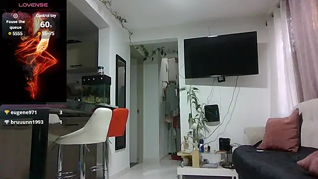 saramartinez1000 online show from February 13, 2025, 9:38 pm