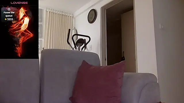 saramartinez1000 online show from September 19, 2025, 2:40 pm