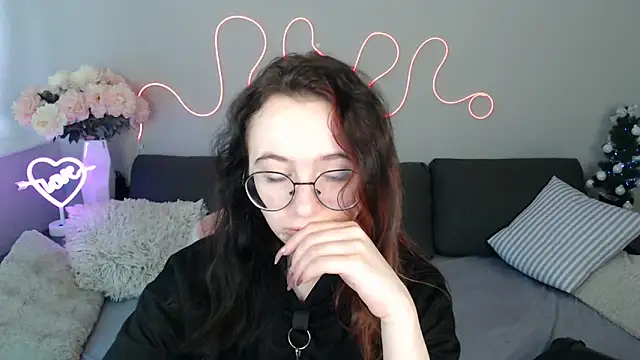 Mini Diva online show from January 7, 2026, 9:12 am