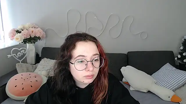 Mini Diva online show from February 23, 2026, 9:06 am