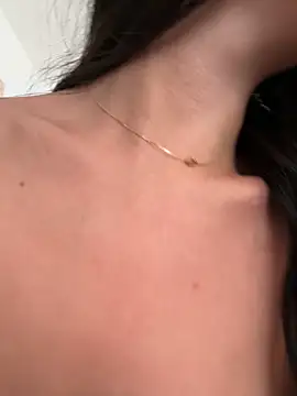 Snapshot of AliceJovovich chatting on September 12, 2025, 11:10 am AliceJovovich online show from September 12, 2025, 11:10 am