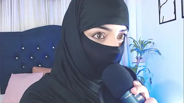 Uzra hayed online show from November 21, 2025, 8:18 pm