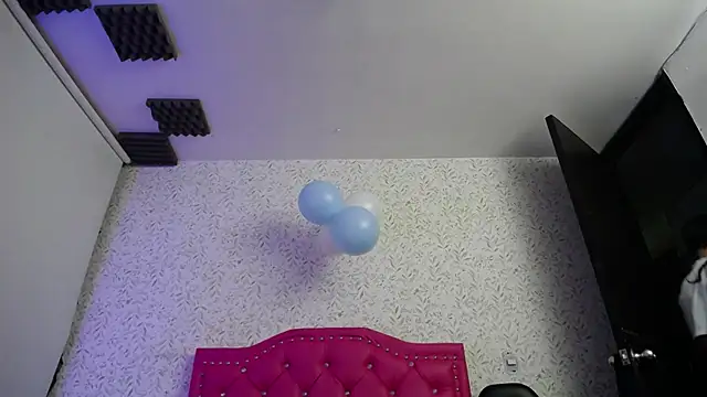 luly pink online show from October 11, 2025, 4:12 am