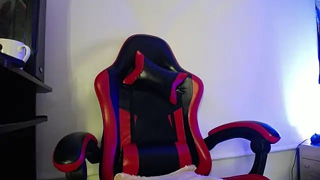 luly pink online show from November 5, 2025, 4:01 am