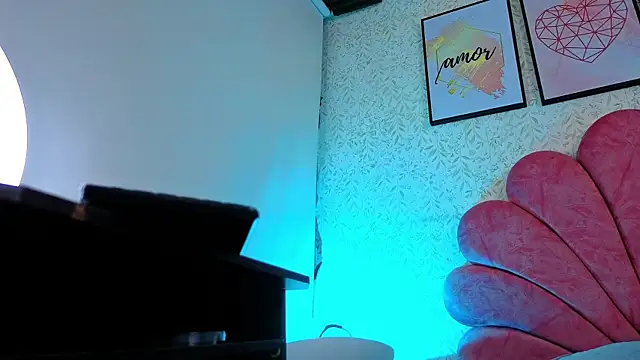 luly pink online show from June 24, 2026, 4:33 am