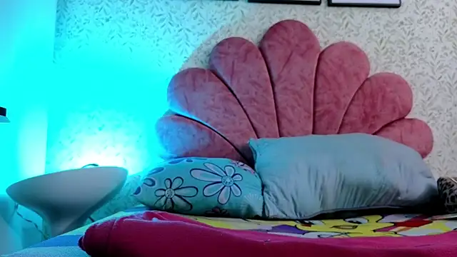 luly pink online show from July 24, 2026, 4:32 am