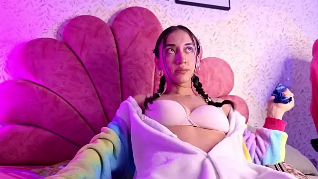 luly pink online show from July 26, 2026, 5:04 am