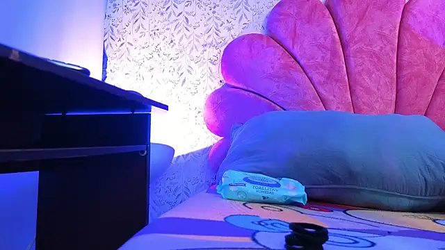luly pink online show from July 28, 2026, 4:08 am