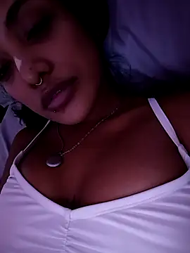 Snapshot of VictoireFeller chatting on October 16, 2025, 4:13 am VictoireFeller online show from October 16, 2025, 4:13 am