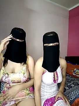 Snapshot of Meral1 chatting on November 4, 2025, 11:04 pm Meral1 online show from November 4, 2025, 11:04 pm