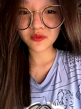 Krixxi22 online show from October 5, 2025, 1:42 pm