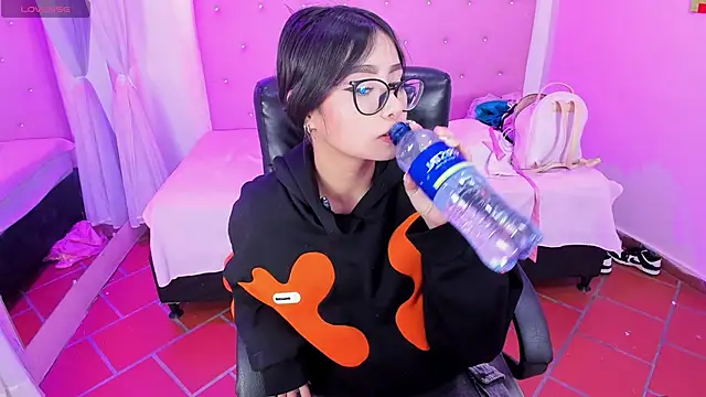Snapshot of Ashlyeegray chatting on May 31, 2026, 5:48 am Ashlyeegray online show from May 31, 2026, 5:48 am