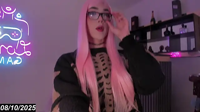 Snapshot of Bonnie_Luxury chatting on October 8, 2025, 5:27 am Bonnie Luxury online show from October 8, 2025, 5:27 am